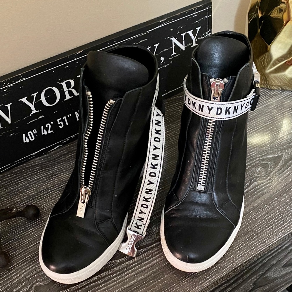 DKNY Caddie Wedge Sneakers Black Size 10